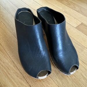 Bryr 35 open toe clog